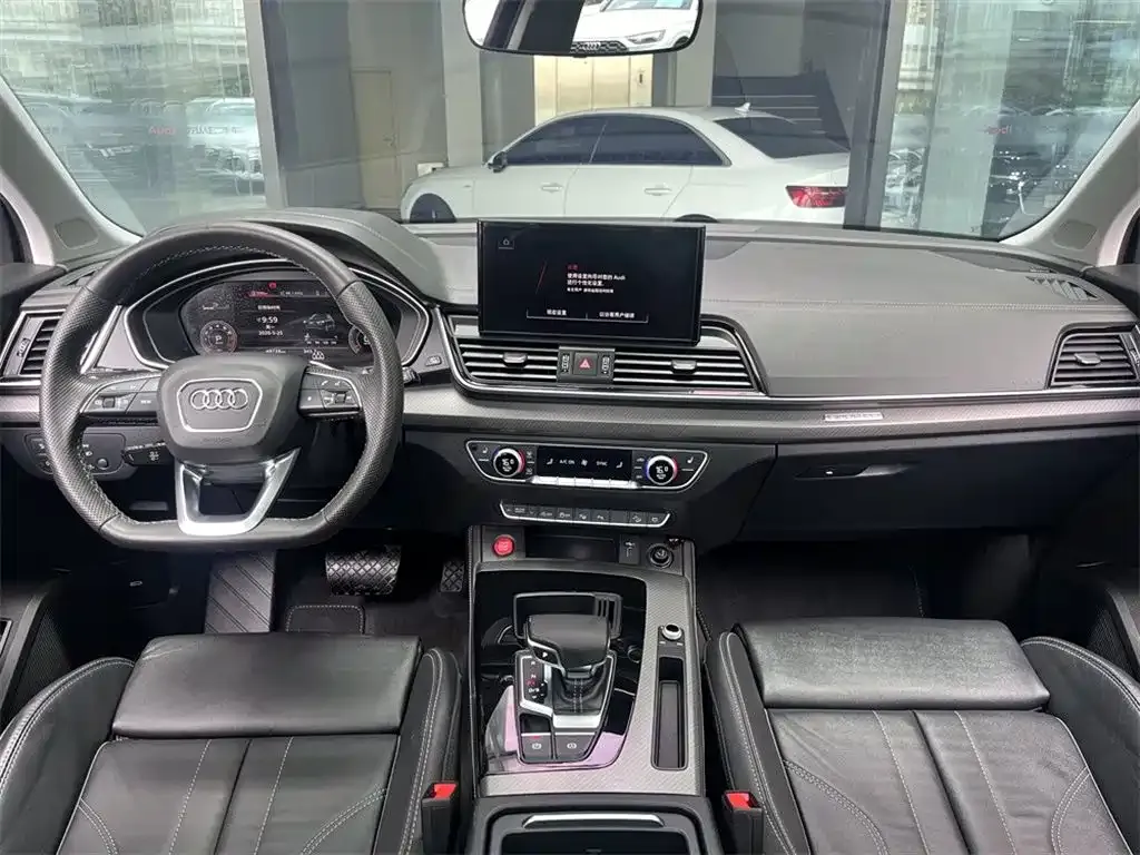 Audi Q5L — фото 10