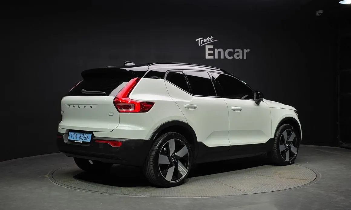 Volvo XC40 — фото 5