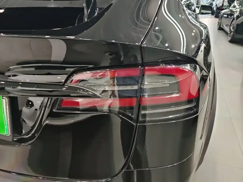 Tesla Model X — фото 7
