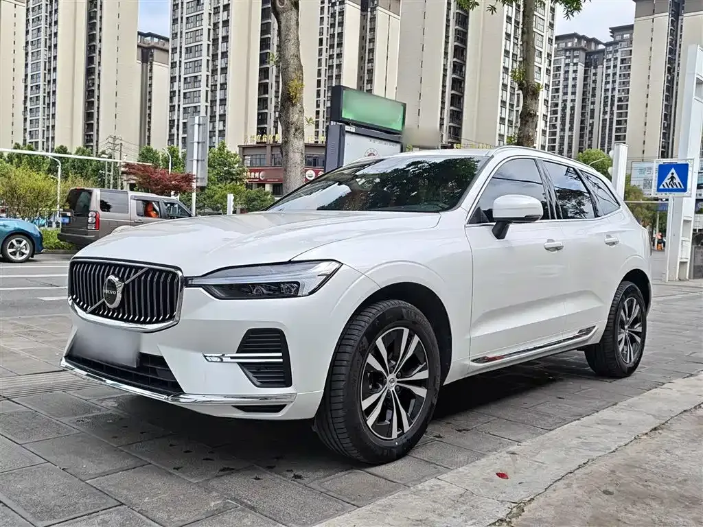 Volvo XC60 — фото 1