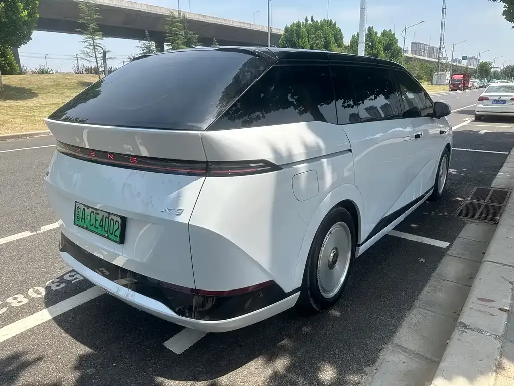 XPeng X9 — фото 4