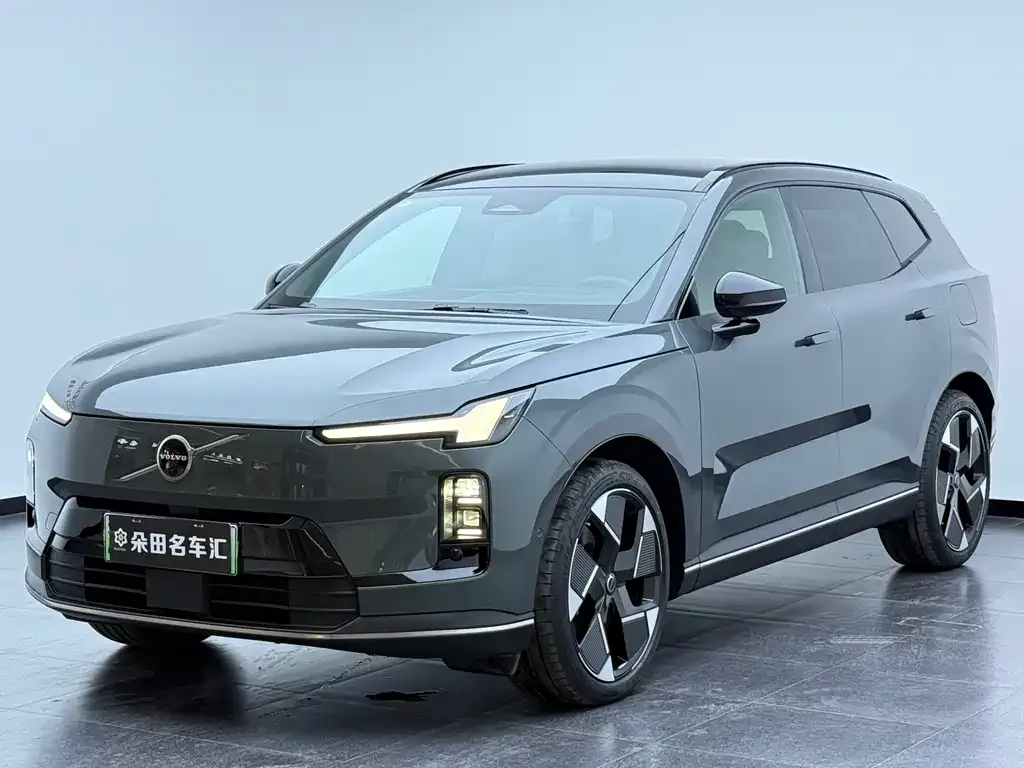 Volvo XC70 Plug-in Hybrid — фото 1