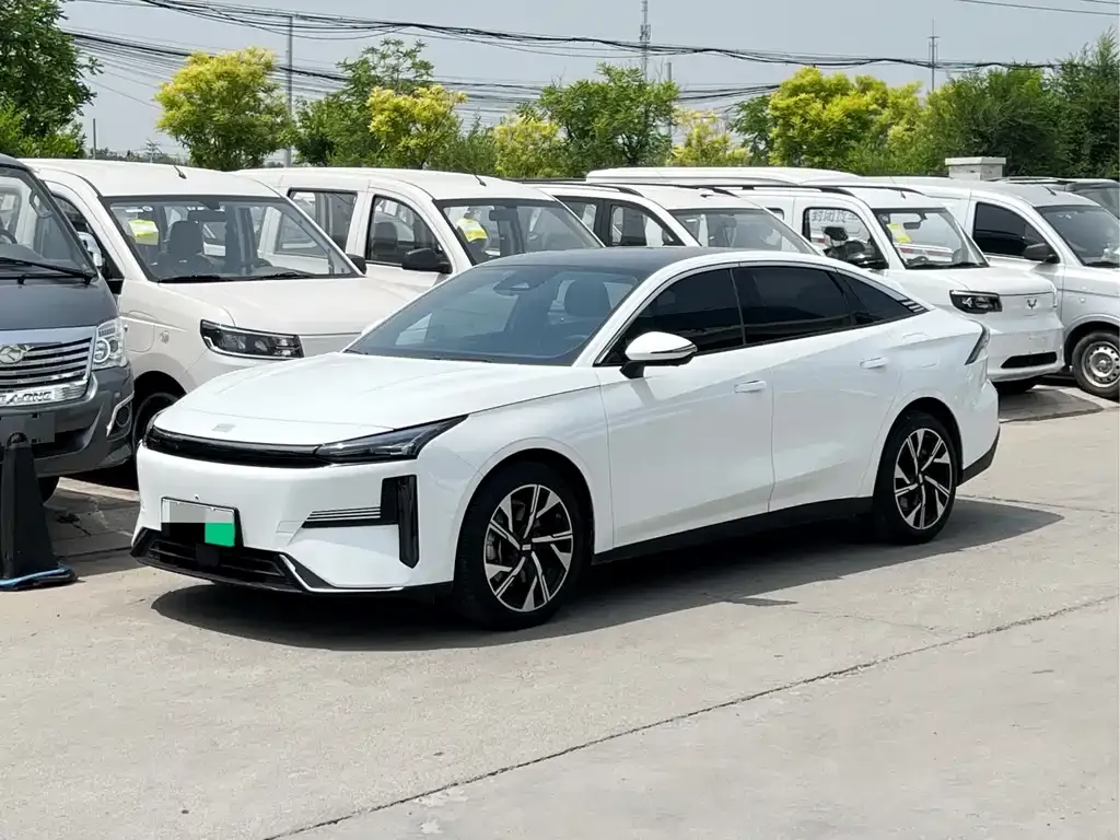 Geely Galaxy L6 — фото 1