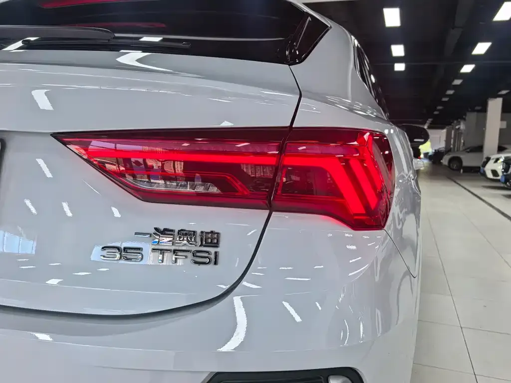 Audi Q3 Sportback — фото 10