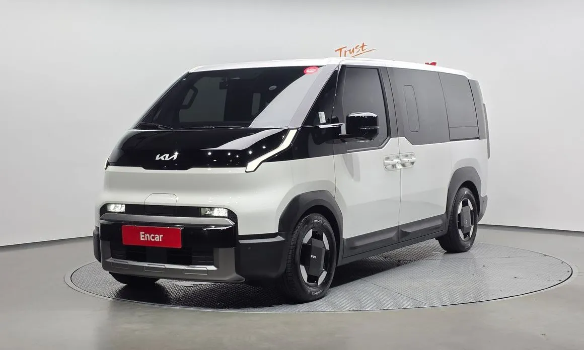 Kia PV5 — фото 1