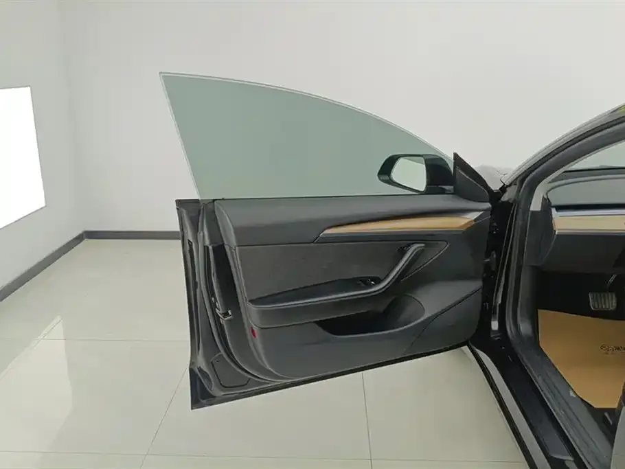 Tesla Model 3 — фото 2