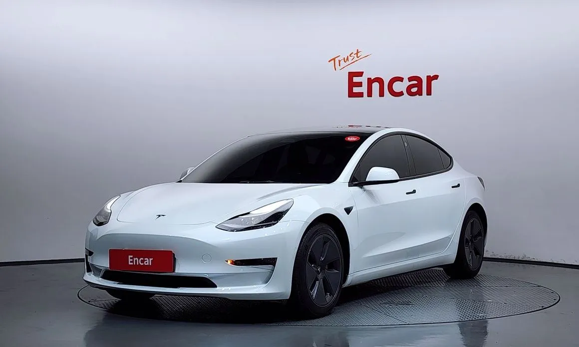 Tesla Model 3 — фото 1