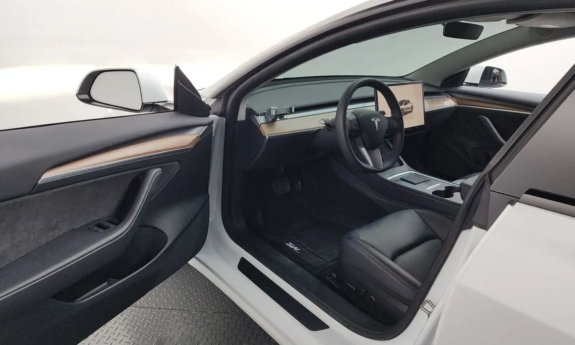 Tesla Model 3 — фото 9