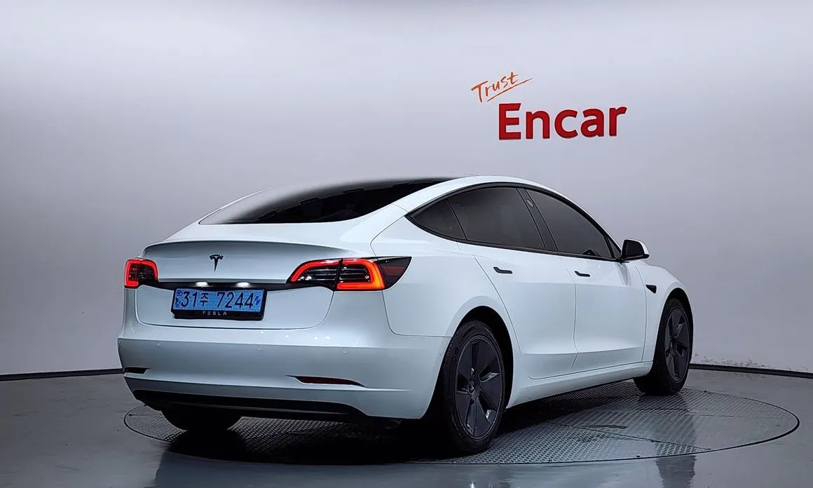 Tesla Model 3 — фото 4
