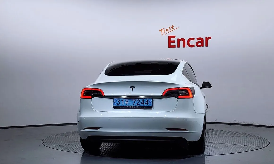 Tesla Model 3 — фото 8