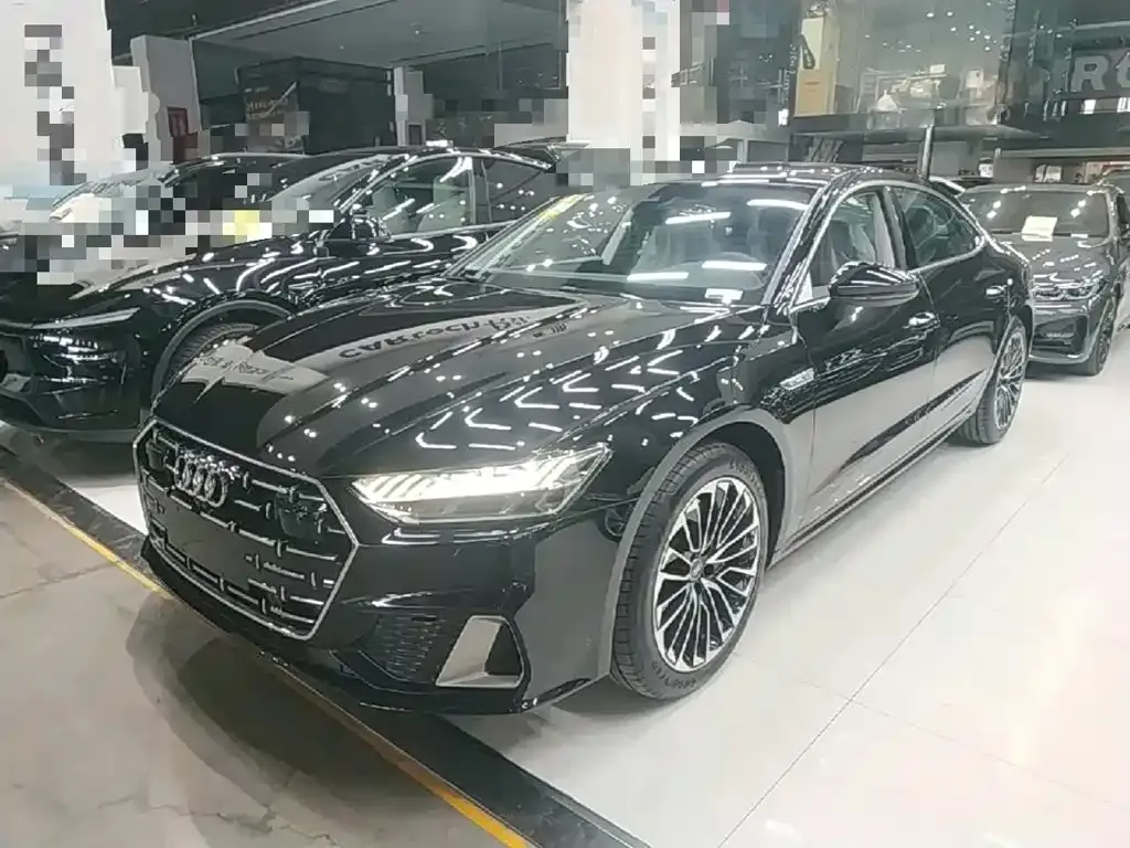 Audi A7L — фото 1