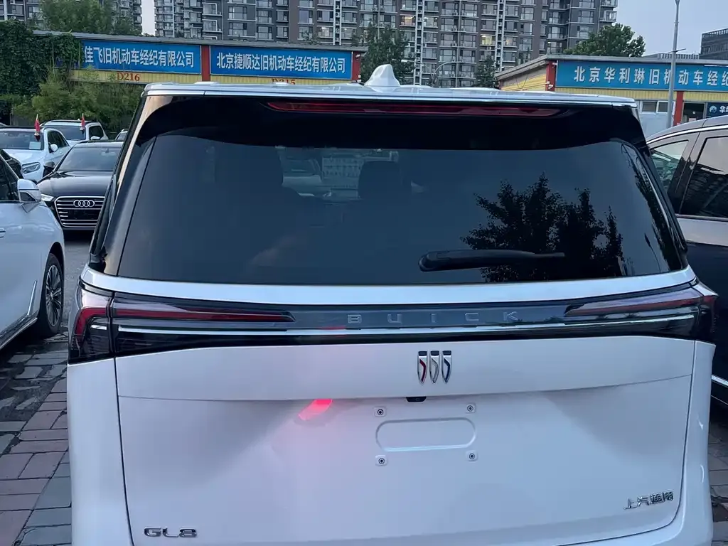 Buick GL8 Hybrid — фото 2