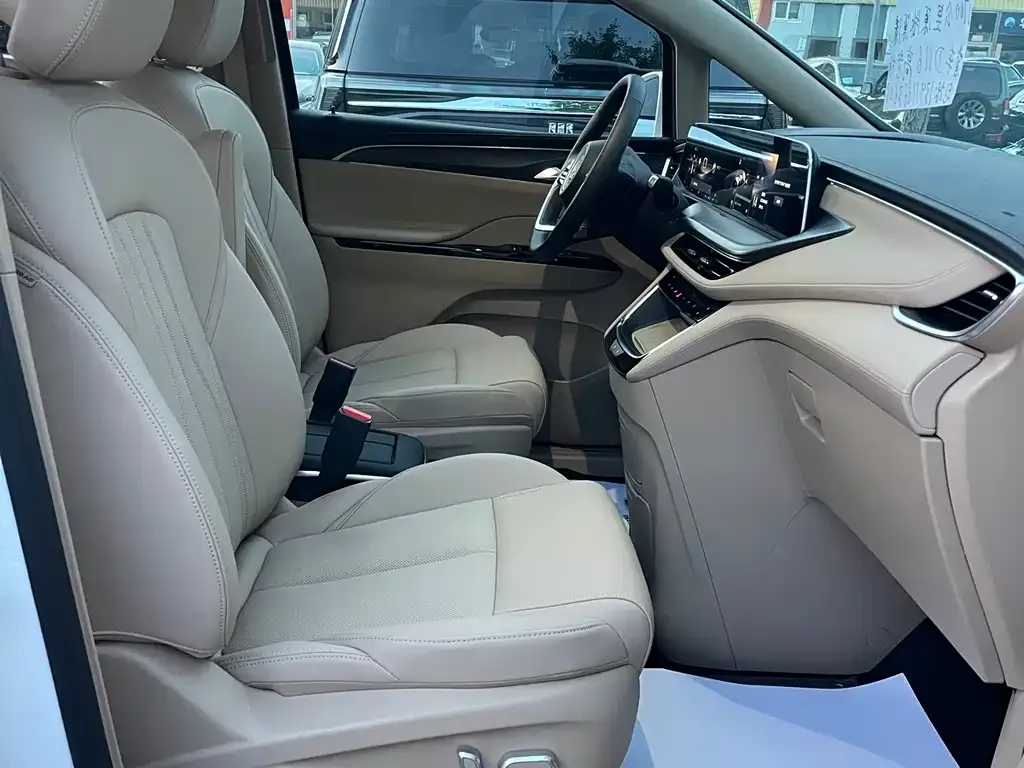 Buick GL8 Hybrid — фото 10