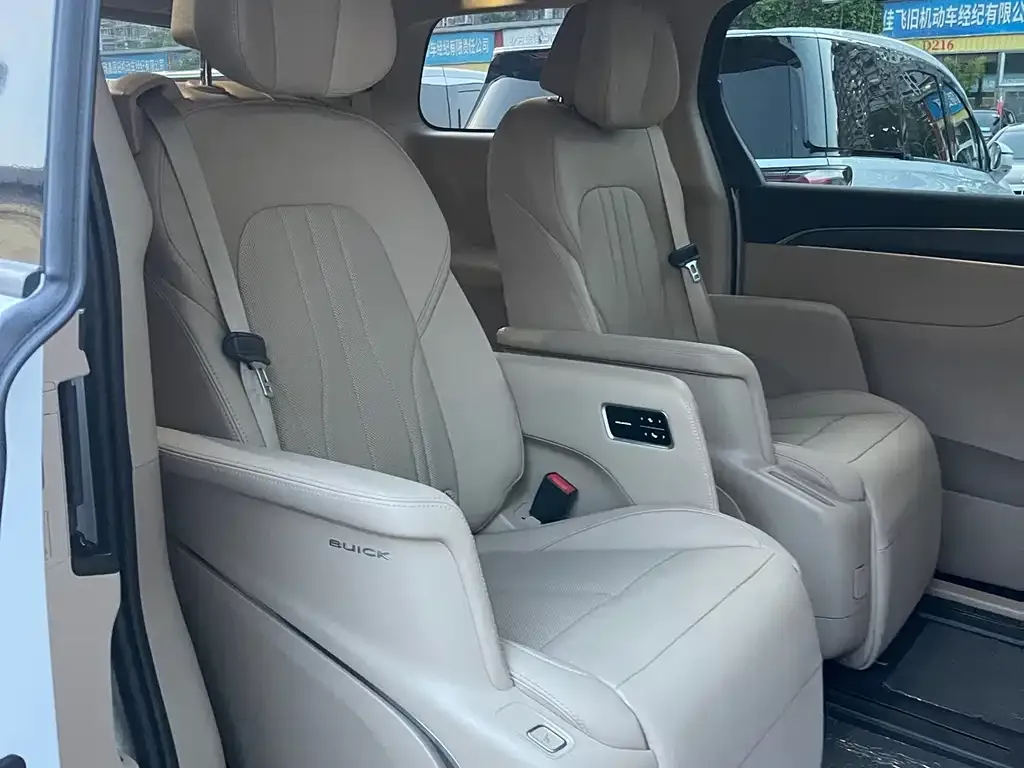 Buick GL8 Hybrid — фото 6