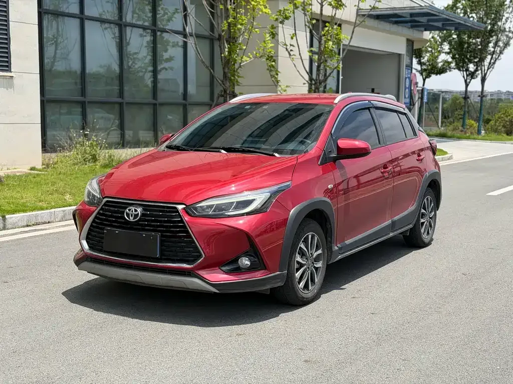 Toyota Yaris L — фото 1