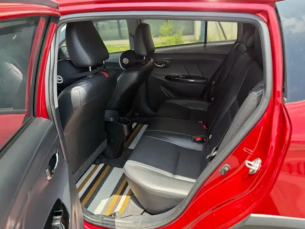 Toyota Yaris L — фото 5