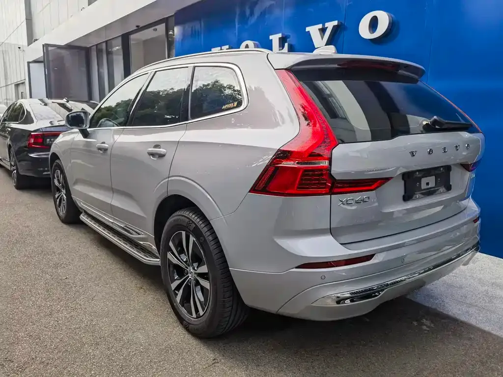 Volvo XC60 — фото 7
