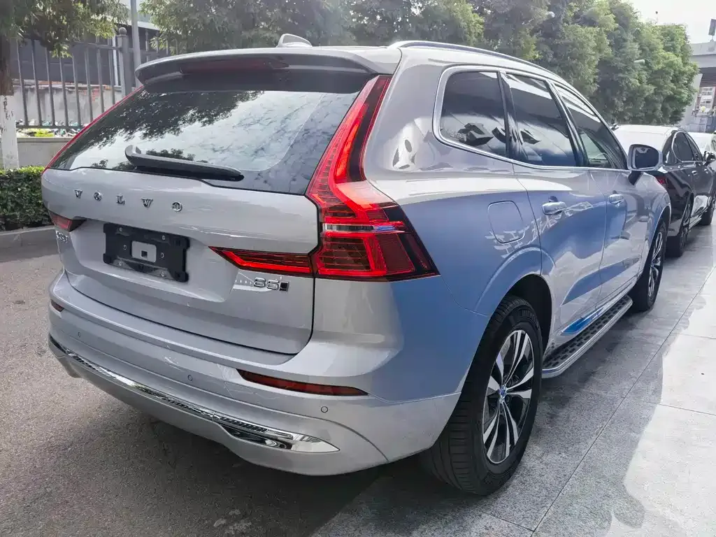 Volvo XC60 — фото 10