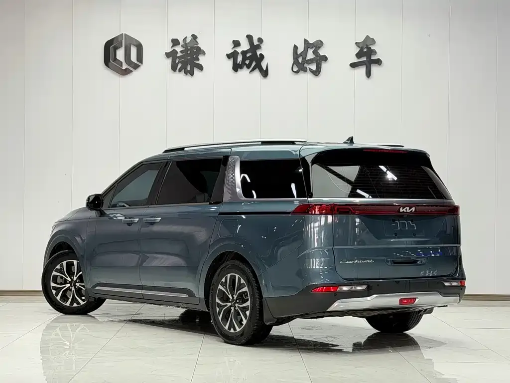 Kia Carnival — фото 4