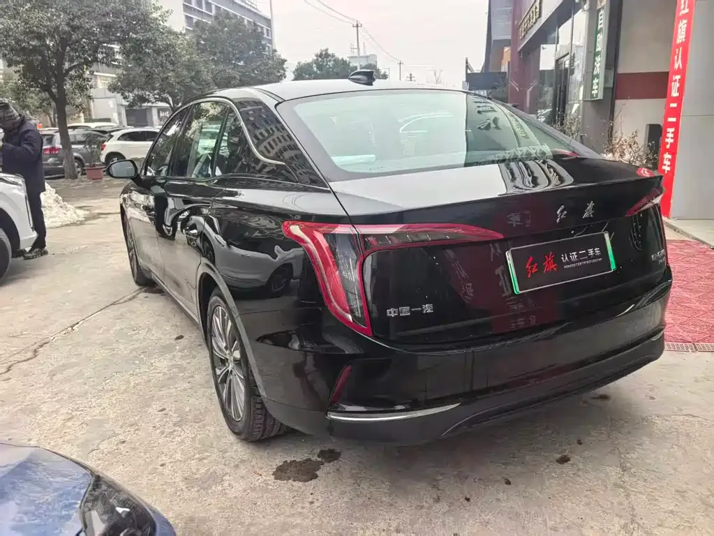 Hongqi E-QM5 — фото 3