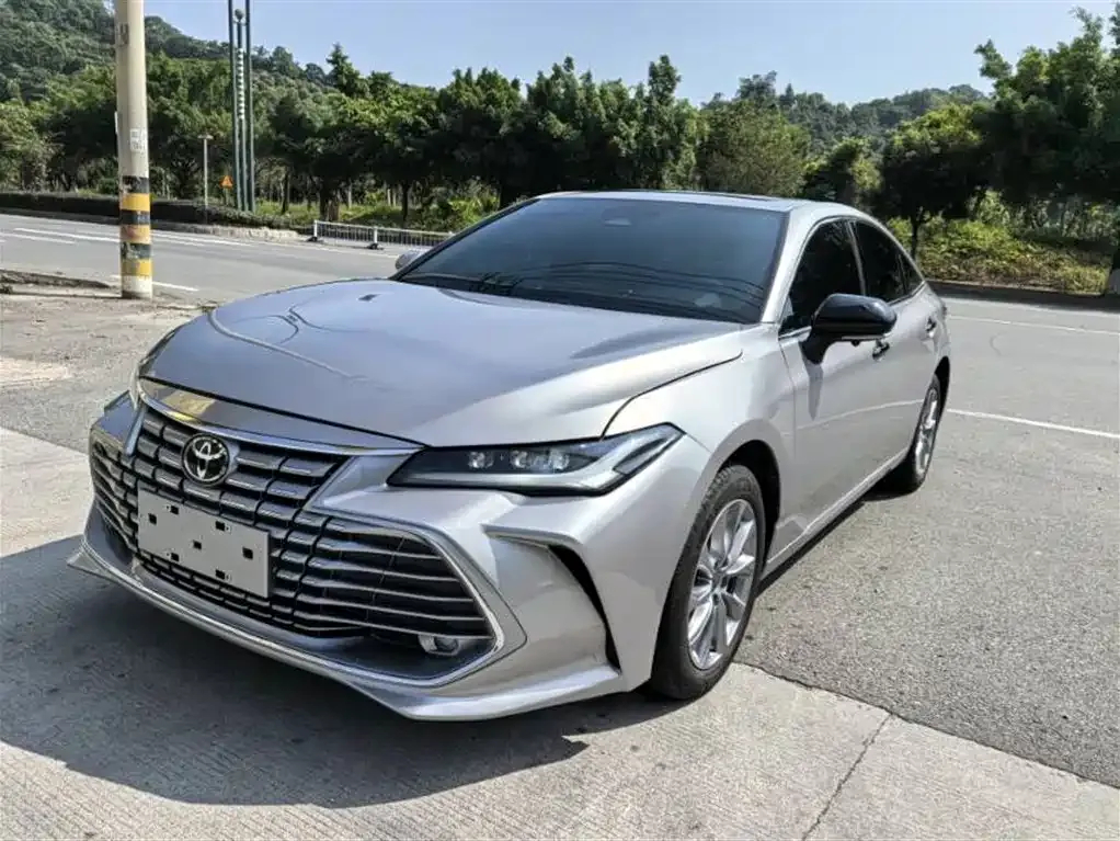 Toyota Avalon — фото 1