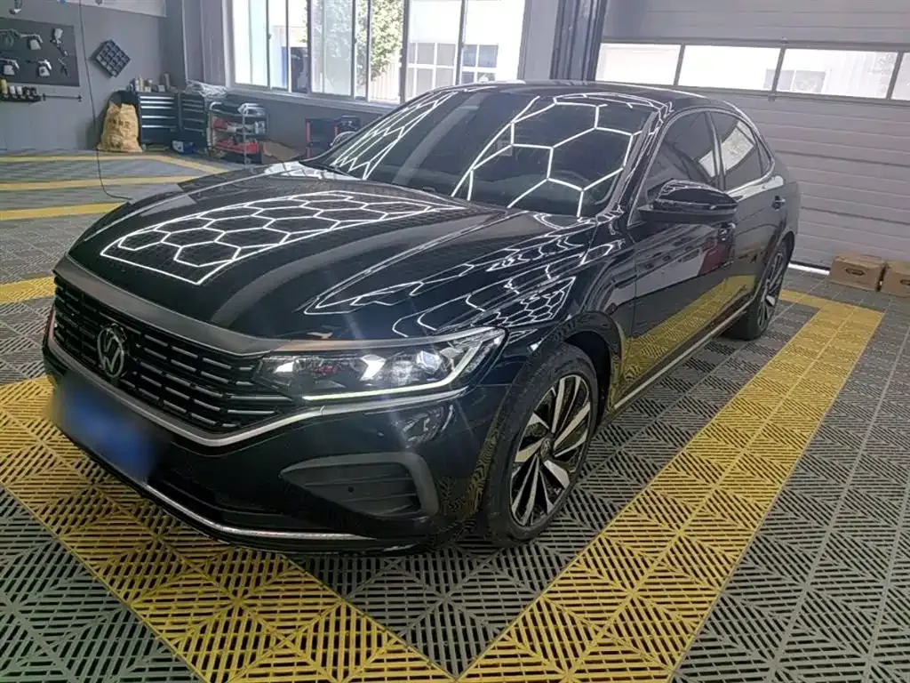 Volkswagen Passat — фото 1