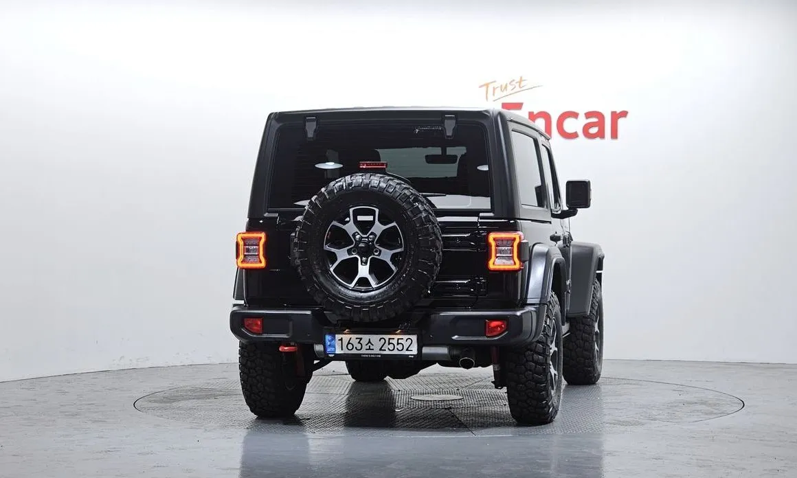 Jeep Wrangler — фото 10