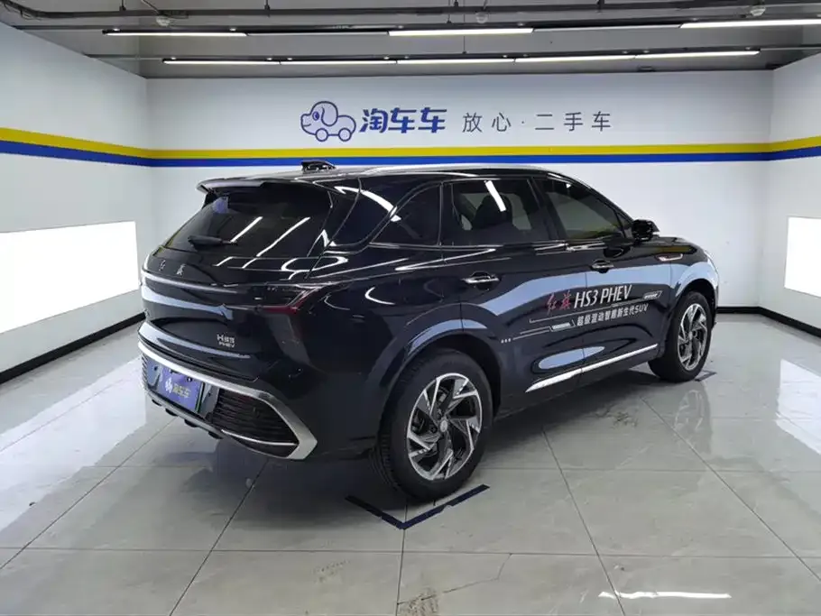 Hongqi HS3 PHEV — фото 3