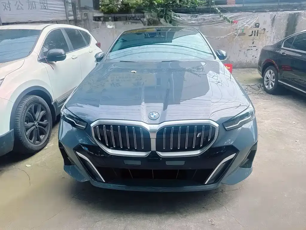 BMW i5 — фото 1