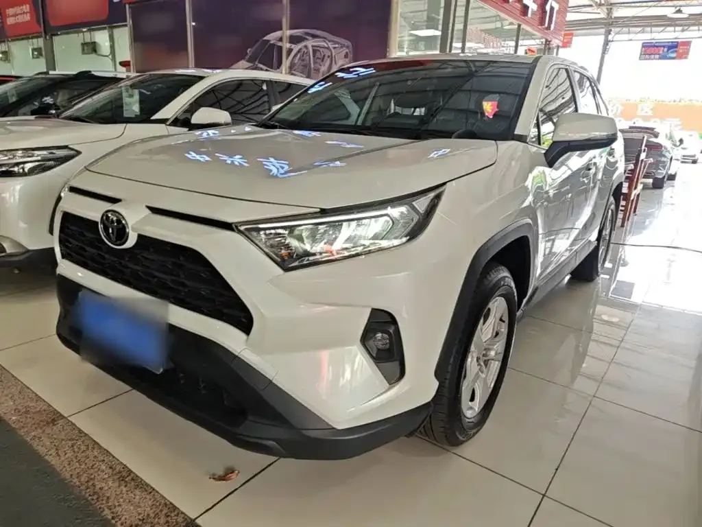 Toyota RAV4 — фото 5