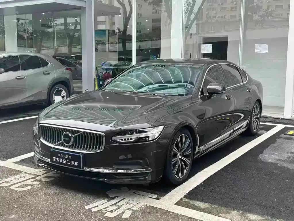 Volvo S90 — фото 1