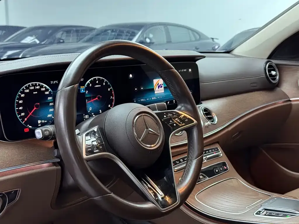 Mercedes-Benz E-Class — фото 7