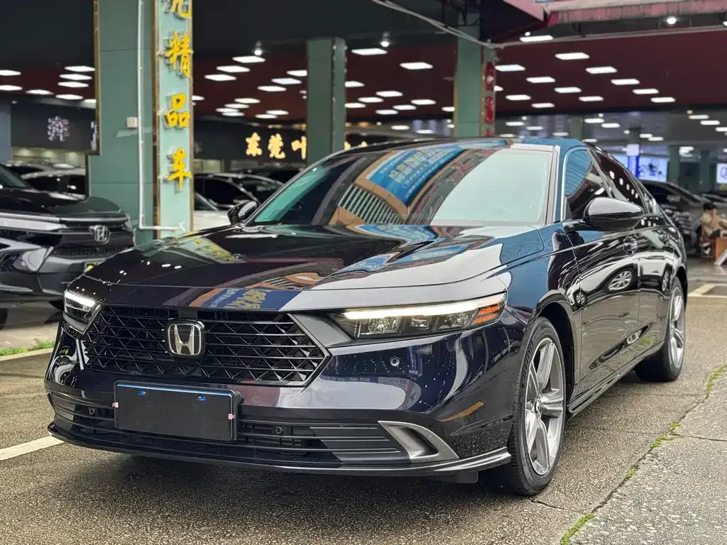 Honda Accord — фото 1