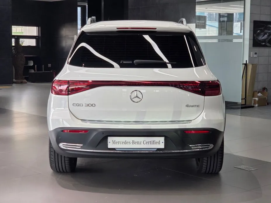 Mercedes-Benz EQB — фото 9