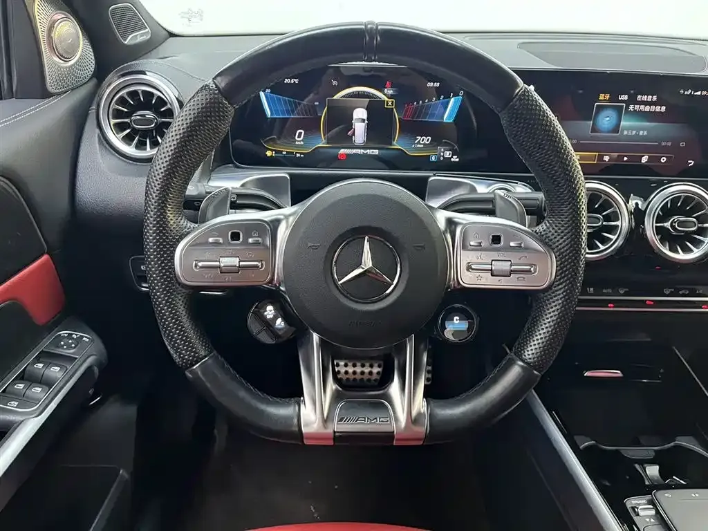 Mercedes-Benz GLB AMG — фото 8