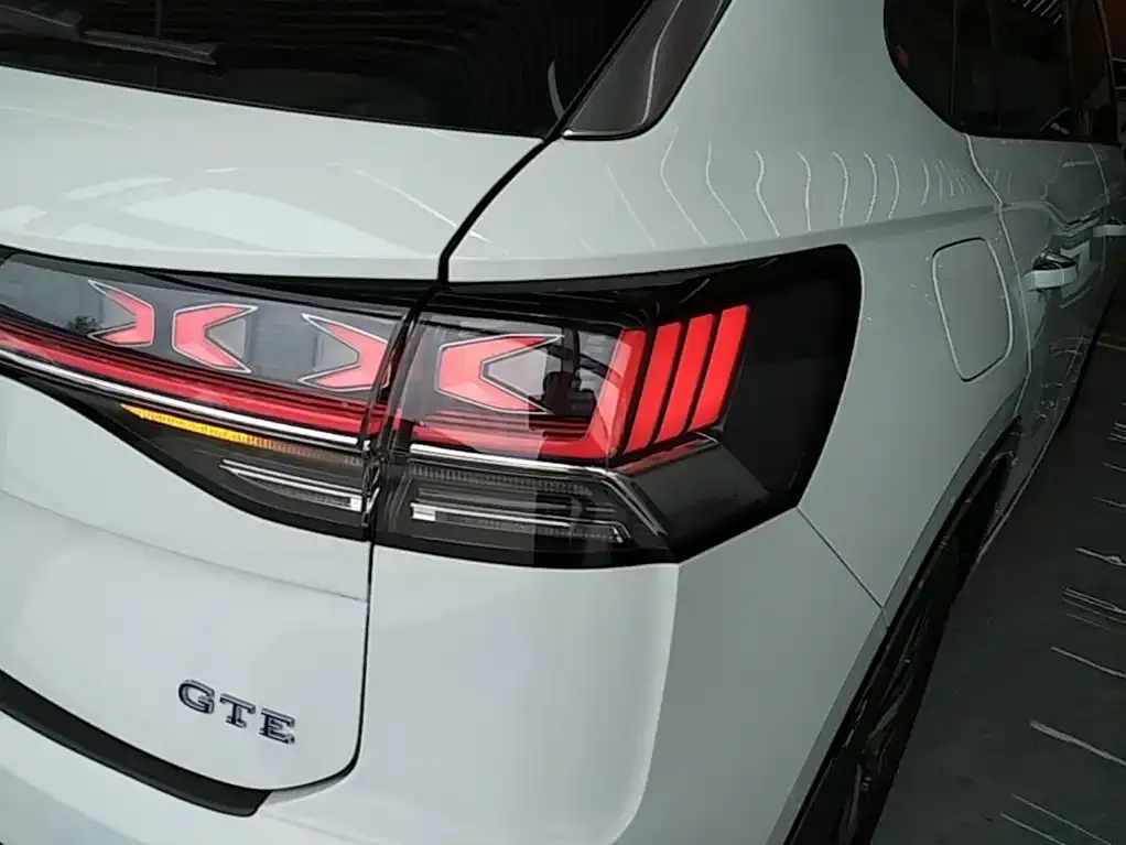 Volkswagen Tayron GTE — фото 3