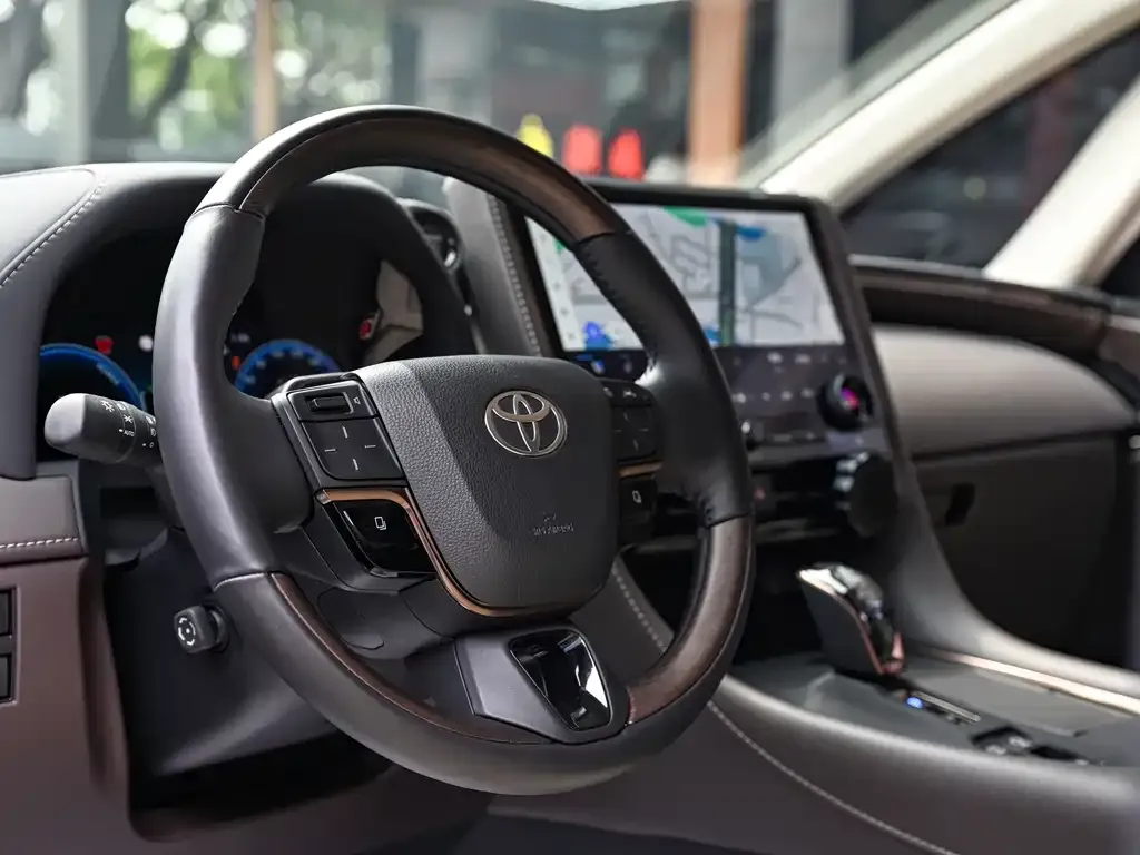 Toyota Alphard — фото 2