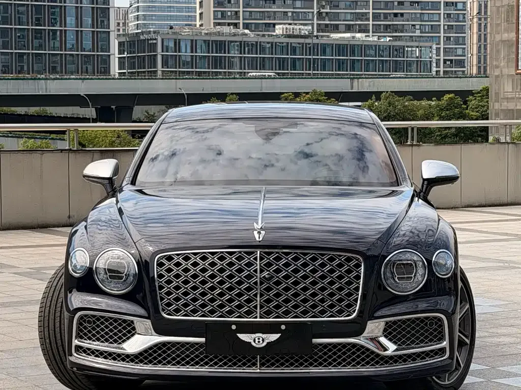 Bentley Flying Spur PHEV — фото 6