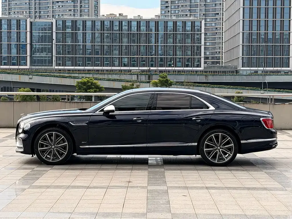 Bentley Flying Spur PHEV — фото 5
