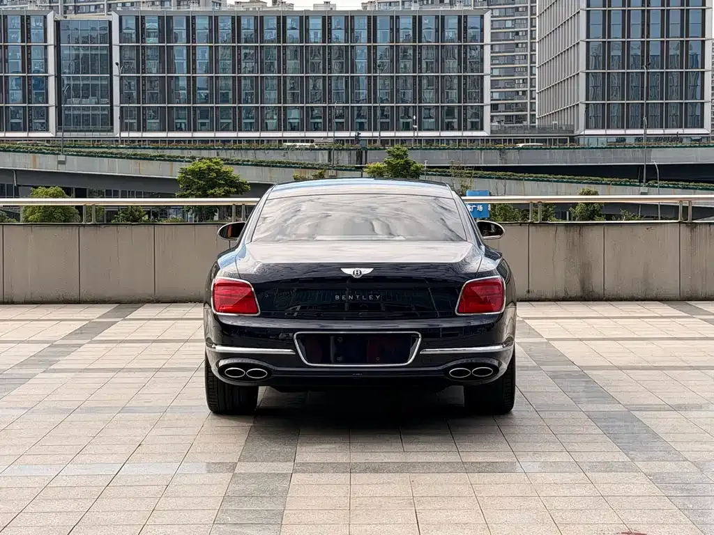 Bentley Flying Spur PHEV — фото 8