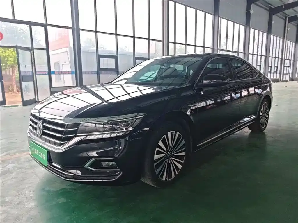 Volkswagen Passat — фото 1
