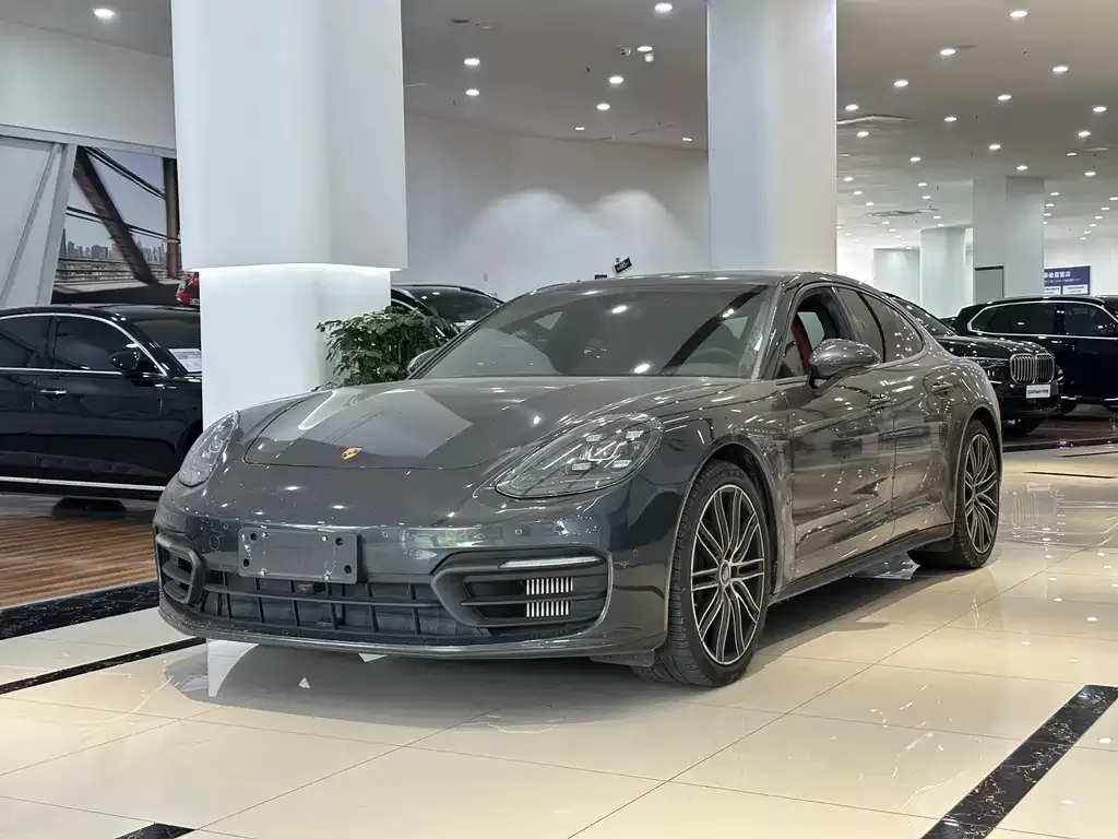 Porsche Panamera — фото 1