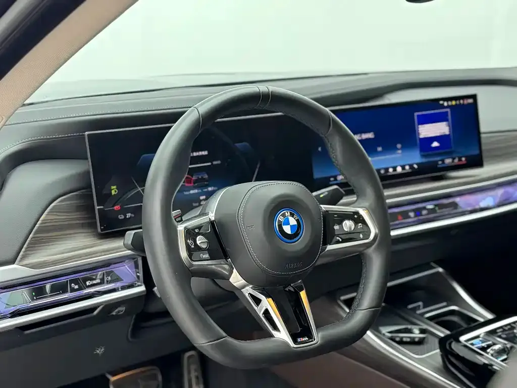 BMW i7 — фото 4