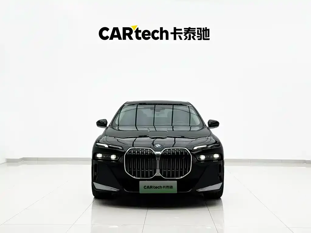 BMW i7 — фото 2