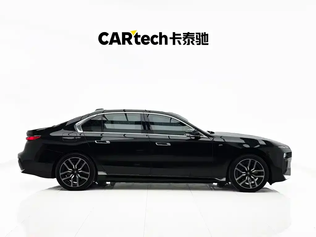 BMW i7 — фото 8