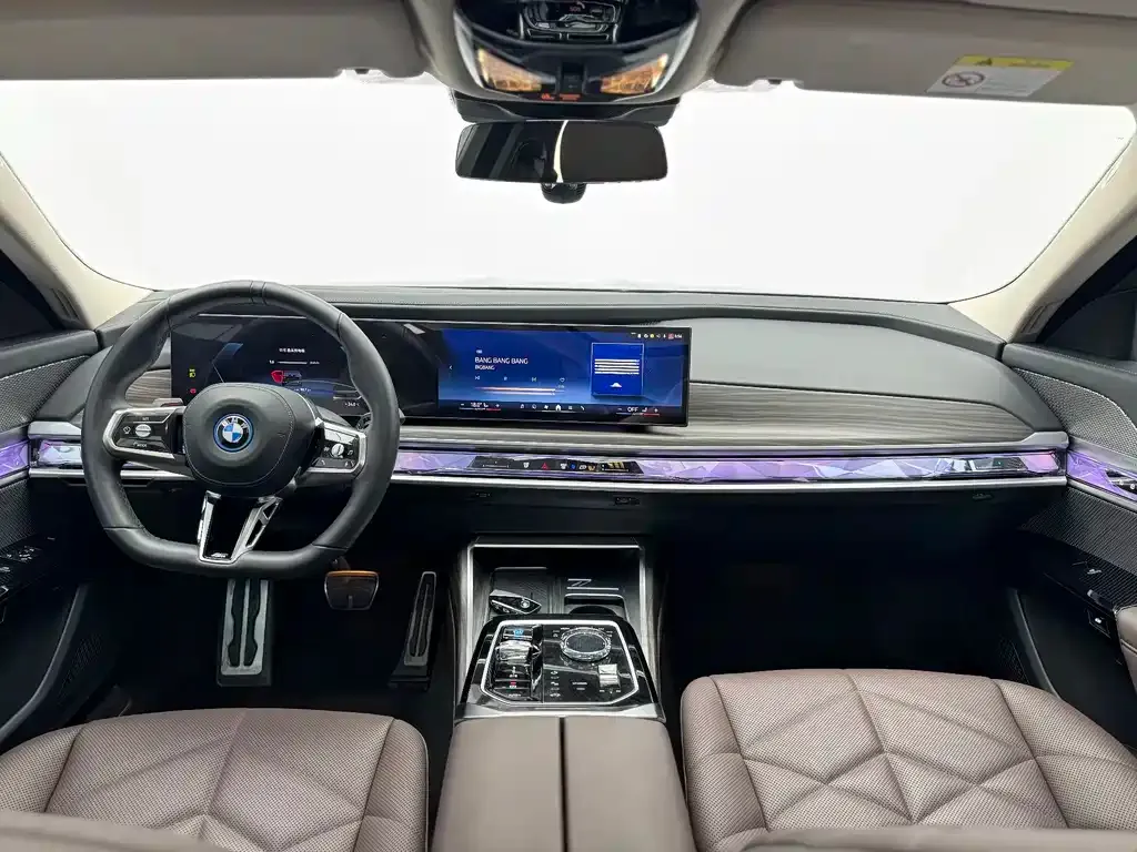 BMW i7 — фото 10