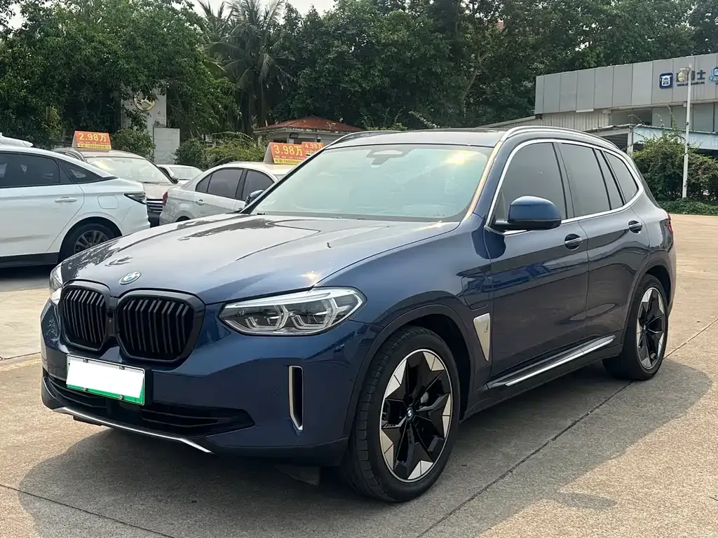 BMW iX3 — фото 1