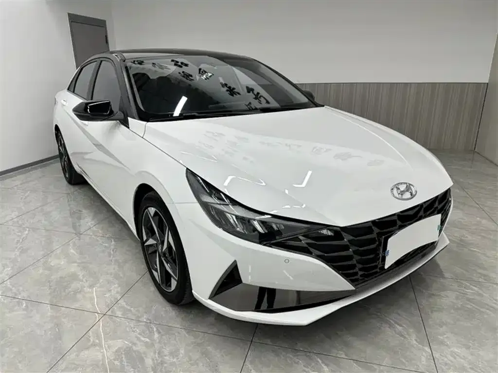 Hyundai Elantra — фото 1