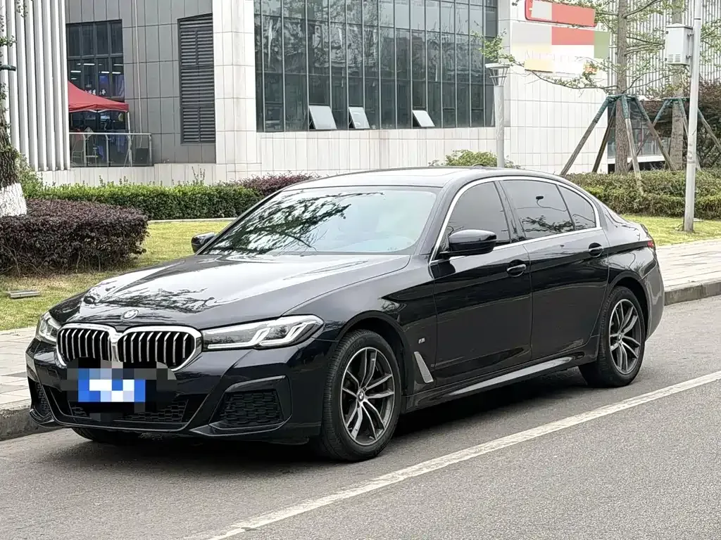 BMW 5 Series — фото 1