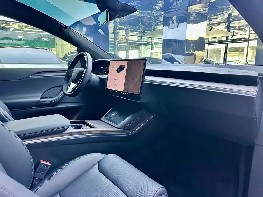Tesla Model X — фото 10